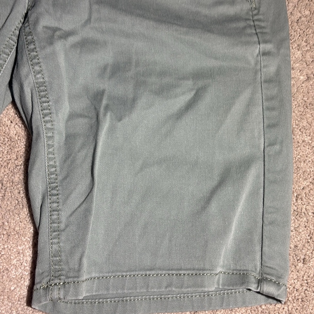 LOFT women’s 2 olive Green Flat Front knee length Bermuda shorts military green - Picture 10 of 15